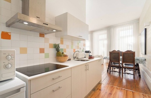 Lordelo do Ouro e Massarelos Apartment | Discover 5 Rustic Flats with Jacuzzi & Garden Oasis