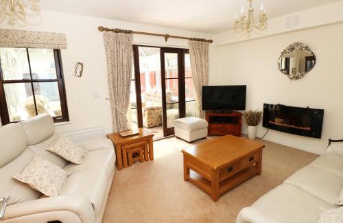 Burry Port House | Discover 5 Chandlers Yard: Pet-Friendly & Family Approved