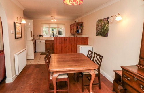 Lockton Cottage | Cozy 5 Church View: Family-Friendly Retreat with Open Fire