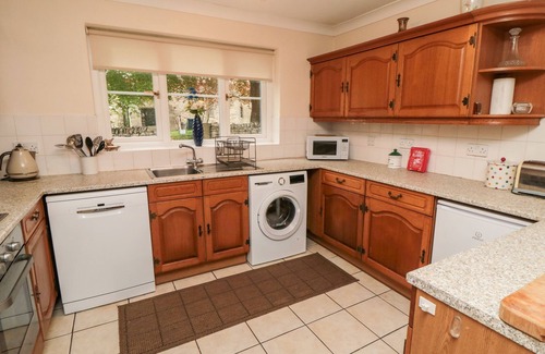 Lockton Cottage | Cozy 5 Church View: Family-Friendly Retreat with Open Fire