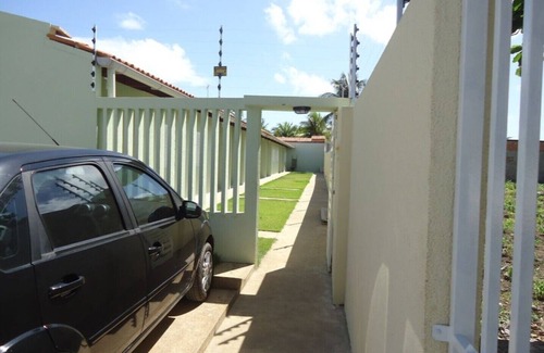 Sao Luzia House | Beachside Condominium: Family-Friendly Stay Near Coast