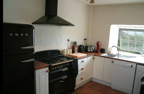 Llithfaen Cottage | Inviting Cottage with Ocean Views & Games Room, Rated 10/10