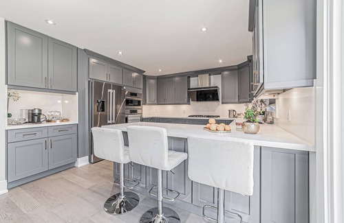 Gateway House | 5 cozy bedrooms include 7 bed near Heartland Plaza and Outlet Malls