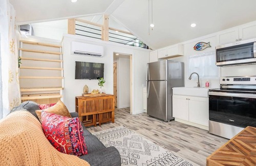 Guntersville Cottage | Pet-Friendly Retreat with Firepit & Outdoor Games Near Guntersville