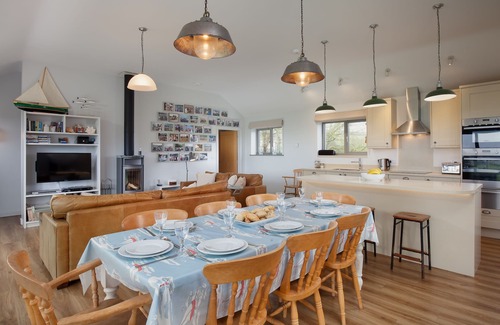 Bantham House | Family & Pet Friendly Retreat with Burgh Island Views