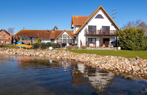 Wiek Cottage | Cozy Oceanfront Double Room at Pension Zur Wittower Fähre