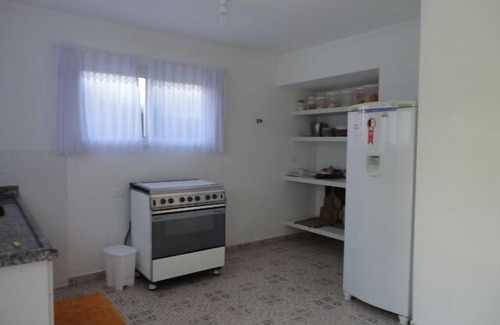 Peruibe House | Relaxing Beachside Retreat with Pool and BBQ Facilities