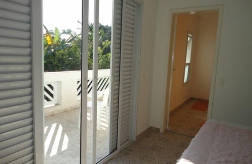 Peruibe House | Relaxing Beachside Retreat with Pool and BBQ Facilities