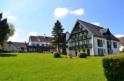 Altena Apartment | Comfortable Double Room with Breakfast and Family-Friendly Options
