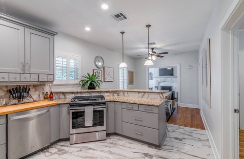 Hancock House | Premier Downtown Group Bungalow - Near UT with Spa & Hot Tub