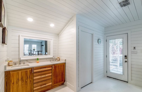 Hancock House | Premier Downtown Group Bungalow - Near UT with Spa & Hot Tub