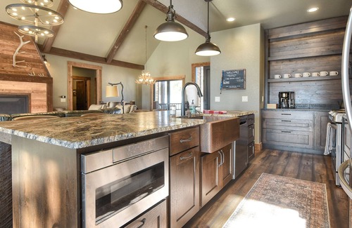 Lead Cabin | Unique Cabin Retreat in Powder House with Hot Tub & Spa