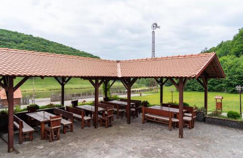 Sfantu Gheorghe House | Experience Comfort at 5.Evszak: Rated 10/10 with Hot Tub