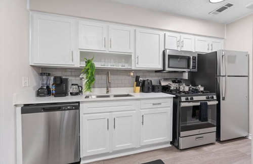 Pemberton Heights Apartment | 5 Guest UT Austin Suite w/PacMan! Close to DTX