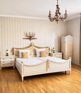 Siofok Villa | Relaxing 5-Bedroom VIP House with Private Pool & Spa