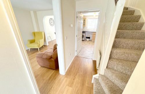 Telford House | Pet Friendly 5 Holborn Home with Family-Friendly Amenities