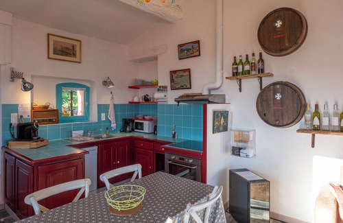 Collioure House | Experience Breathtaking Ocean Views and Modern Comforts
