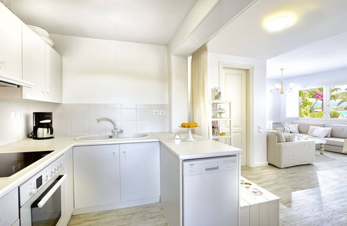 Platis Gialos Villa | Stunning 5-Star Sea-View Retreat with Private Hot Spa