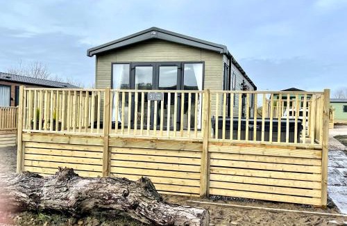 Fence House | Tranquil Lake View Retreat in the Heart of Ribble Valley