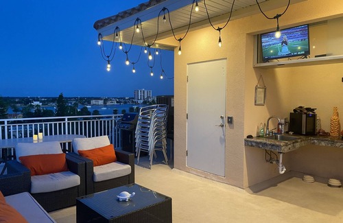 Bay Esplanade Condo | Elevated 5-Level Retreat with Rooftop Terrace & Hot Tub