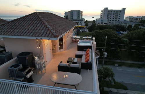 Bay Esplanade Condo | Elevated 5-Level Retreat with Rooftop Terrace & Hot Tub