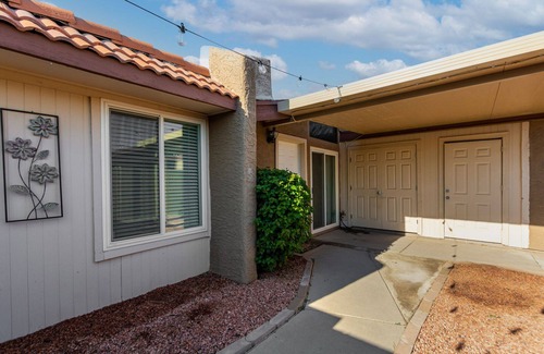 Mesa Grande Condo | Prime Location with Lake View & Spa Near CUBS Stadium