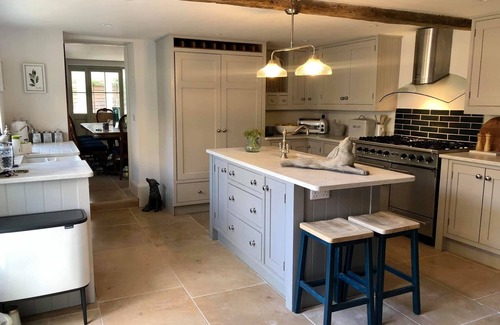Willersey House | Luxury Cottage Near Broadway with Pool and Garden Escape