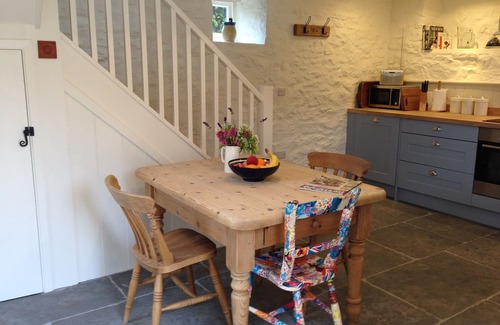 Dinder Cottage | Elegant 5* Coach House near Wells with Pool & Breakfast