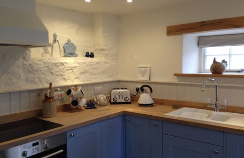 Dinder Cottage | Elegant 5* Coach House near Wells with Pool & Breakfast