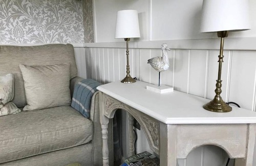 Tavistock House | Luxury 5-Star Shepherds Hut – Guest Rated 10/10