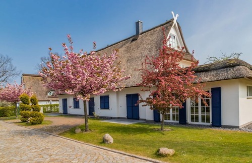 Gross Schwansee Villa | Experience Luxury at 5 Indoor Pool Villa with Ocean Views