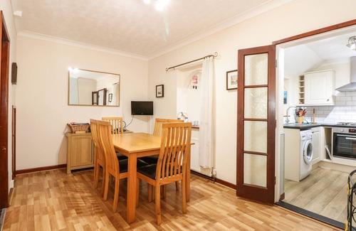 East Runton Cottage | Pet-Friendly 5 Melinda Cottages with Ocean View in East Runton