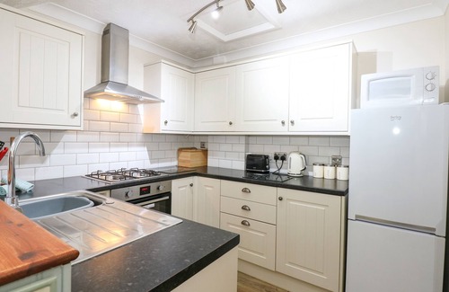 East Runton Cottage | Pet-Friendly 5 Melinda Cottages with Ocean View in East Runton