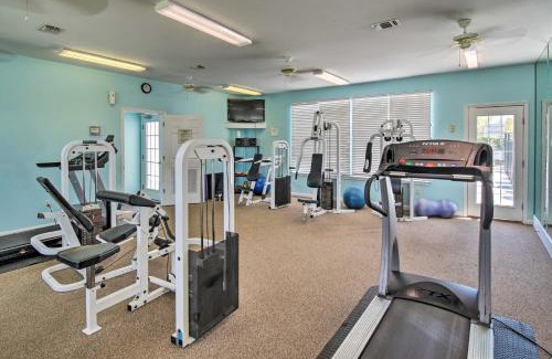 Gulf Shores Apartment | Bright Gulf Shores Condo with Pool & Hot Tub, 9/10 Rated