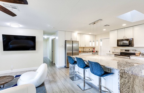 Boynton Beach Cottage | Relaxing Lake Worth Home with Hot Tub Near Beaches