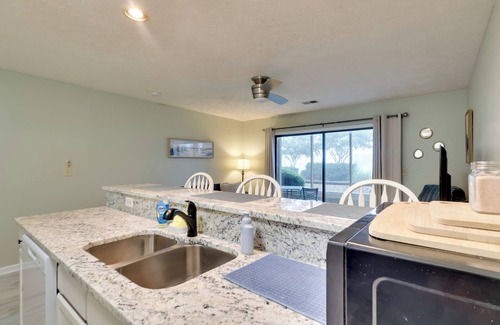 Little River Apartment | 5 Mi to Cherry Grove Beach: Dog-friendly Condo!