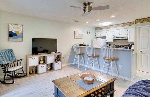 Little River Apartment | 5 Mi to Cherry Grove Beach: Dog-friendly Condo!