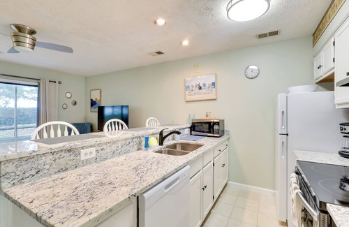 Little River Apartment | 5 Mi to Cherry Grove Beach: Dog-friendly Condo!