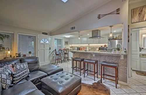 Brentwood Apartment | Stylish Austin Condo with Pool Near Downtown Attractions
