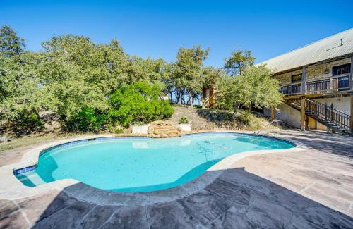 Dripping Springs House | 5 Mi to Dtwn Dripping Springs Cabin with Jacuzzi!