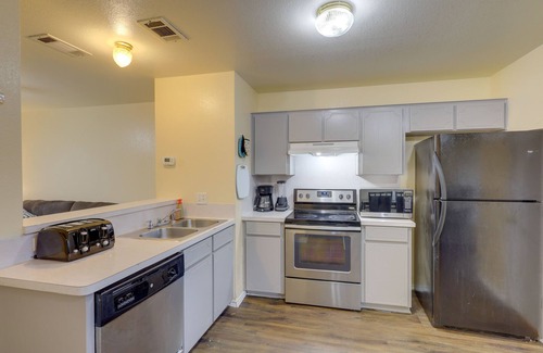 Killeen House | Cozy Killeen Townhome Near Fort Hood with Family Amenities