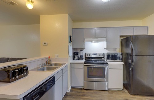 Killeen House | Cozy Killeen Townhome Near Fort Hood with Family Amenities