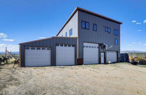 Pinedale House | 5 Mi to Lake Secluded Pinedale Retreat with Sauna!