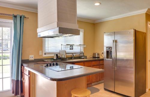Fruitland Park Apartment | Bright Florida Retreat with Covered Patio, Steps from Disney