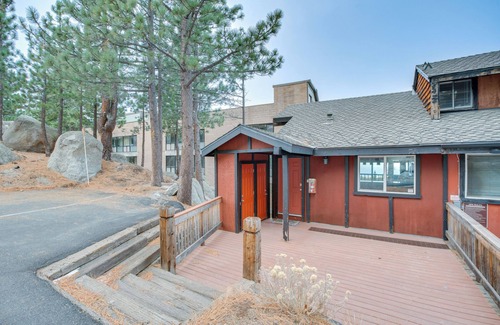 Tahoe Village Apartment | Cozy Stateline Townhome Near Heavenly Ski Lifts