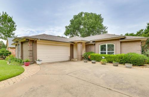 Lewisville House | 5 Mi to Lewisville Lake Couples Retreat with Yard