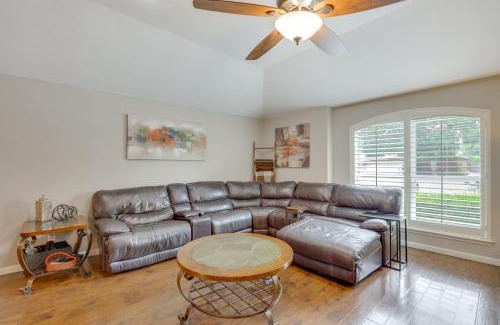 Lewisville House | 5 Mi to Lewisville Lake Couples Retreat with Yard