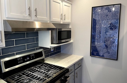 Granger House | Family-Friendly Hotel 5 Miles to ND with Kitchen Amenities