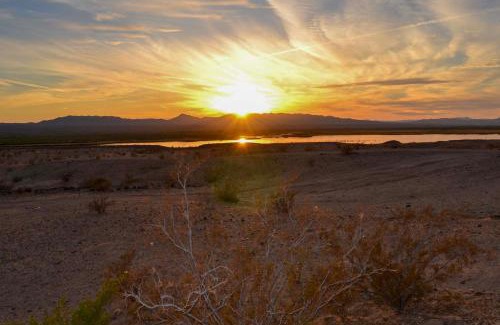Mohave Valley House | Relaxing Topock Vacation Rental with Mountain Sunset Views