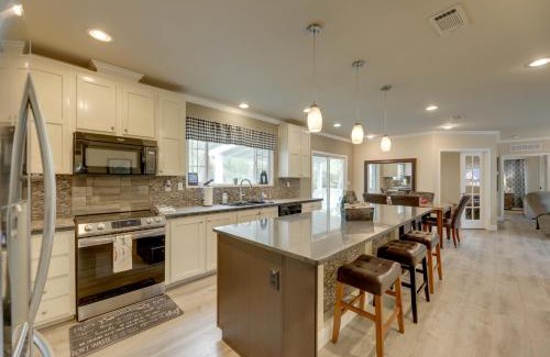 Sublime House | 5 Mi to Splashway Waterpark Cabin in Rock Island